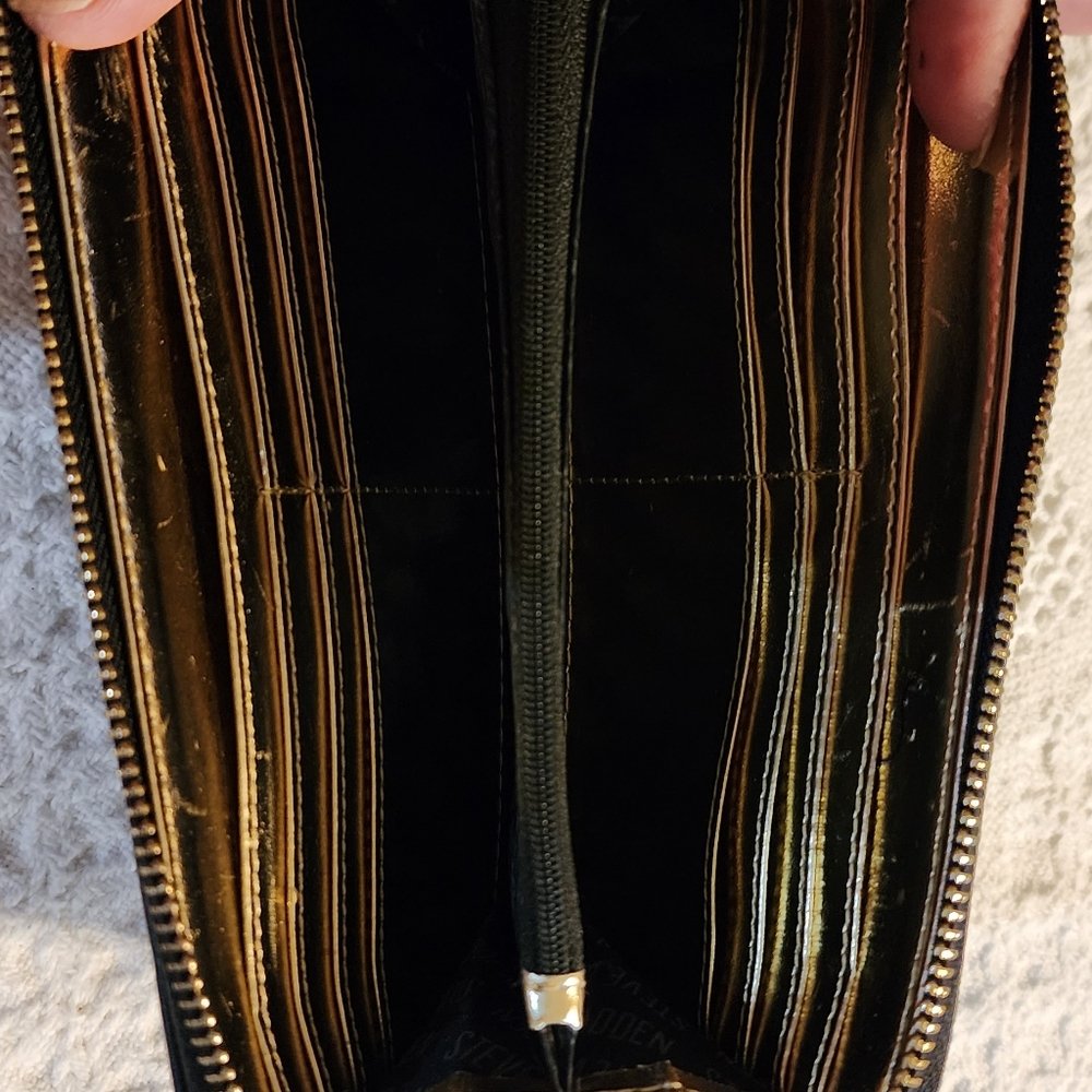 NWOT  STEVE MADDEN  WALLET - Picture 3 of 6